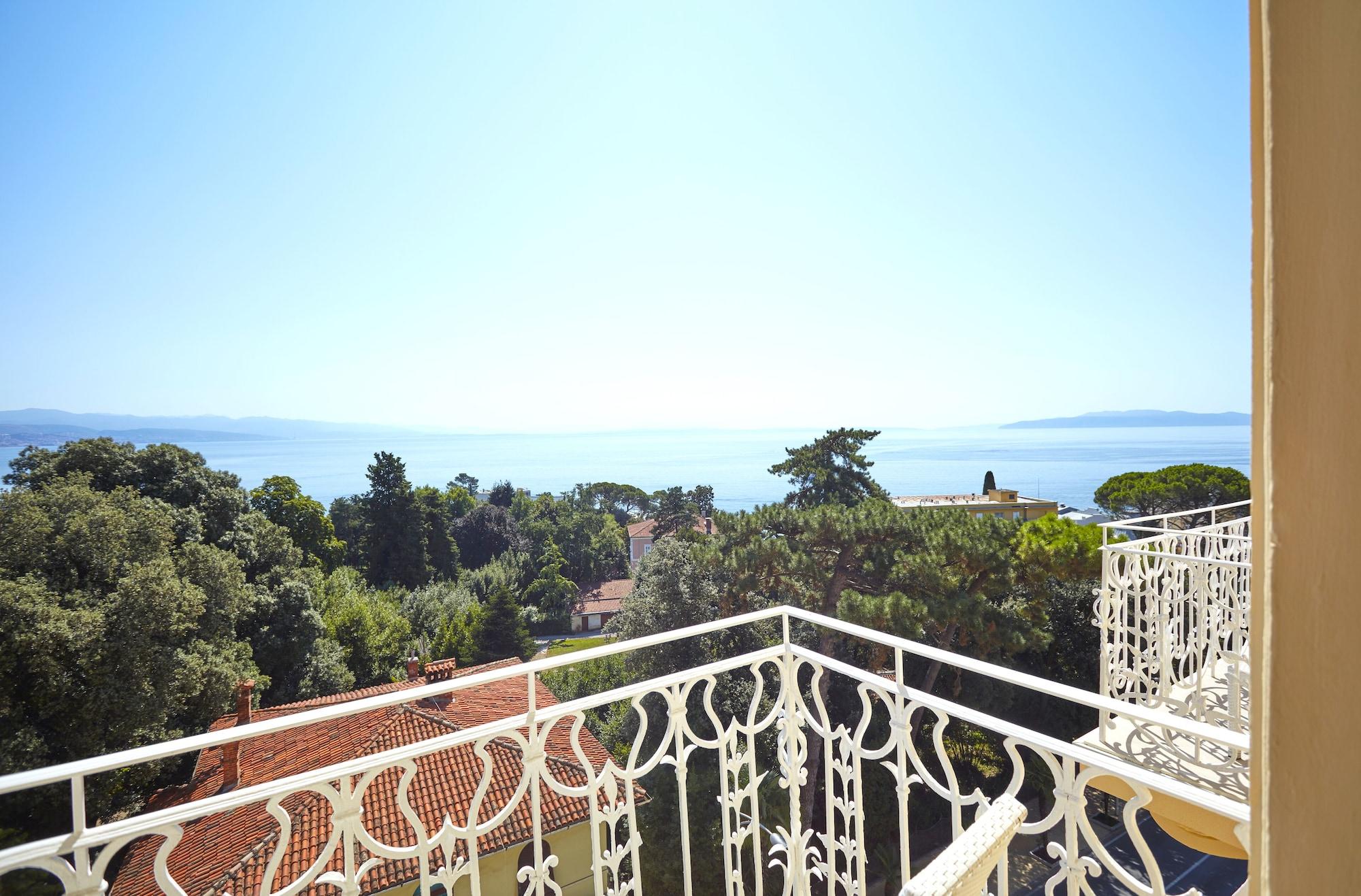 Bristol Hotel 4*