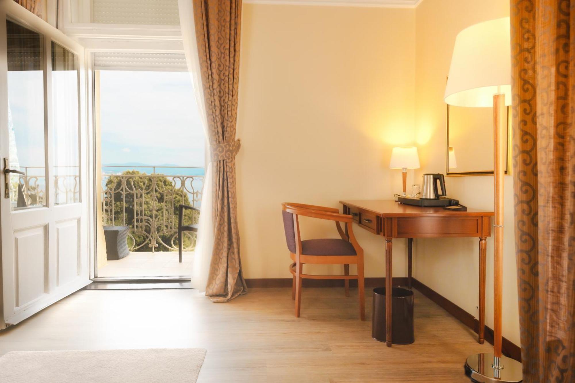 Bristol Hotel 4*
