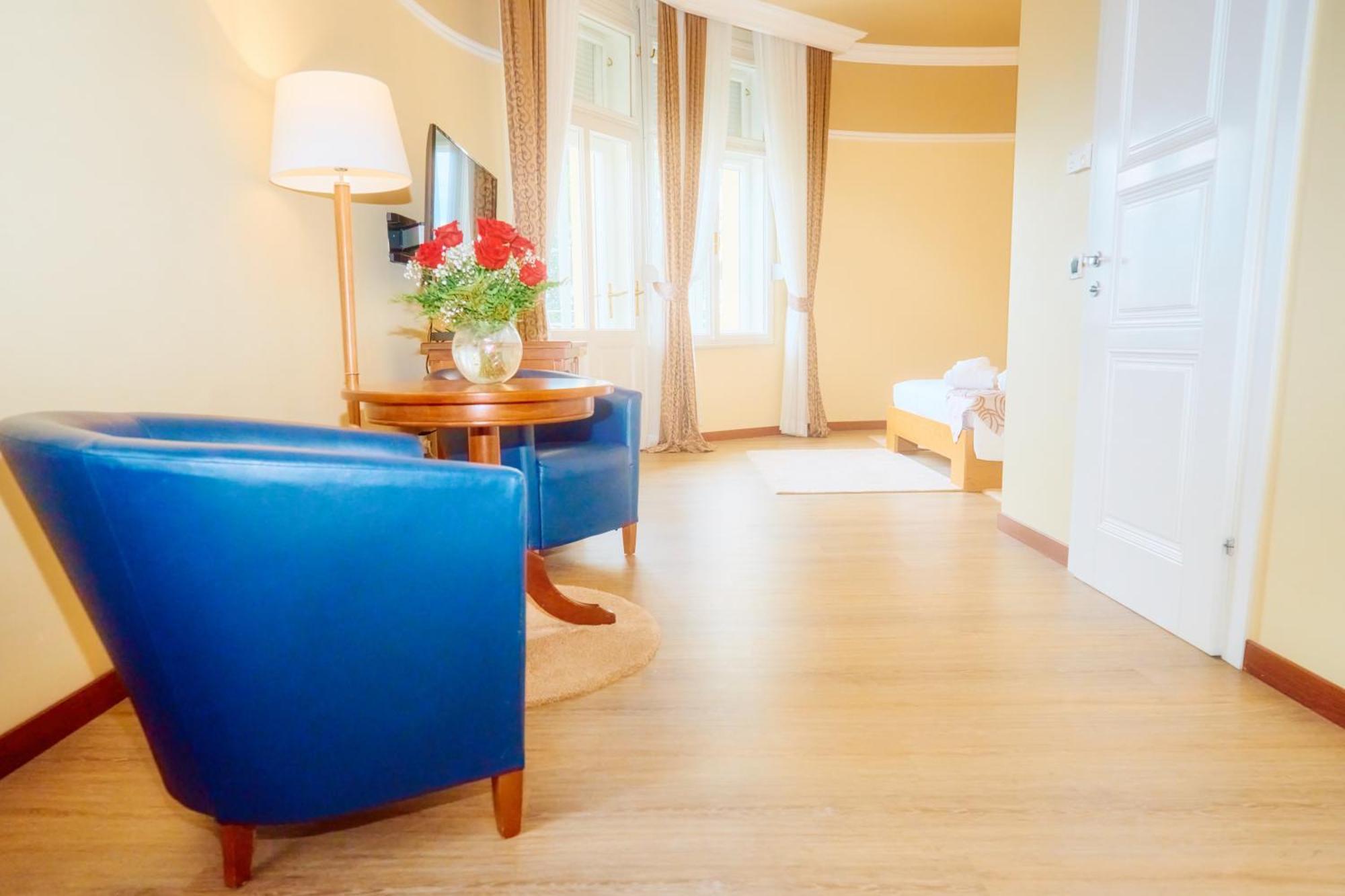 Bristol Hotel 4*